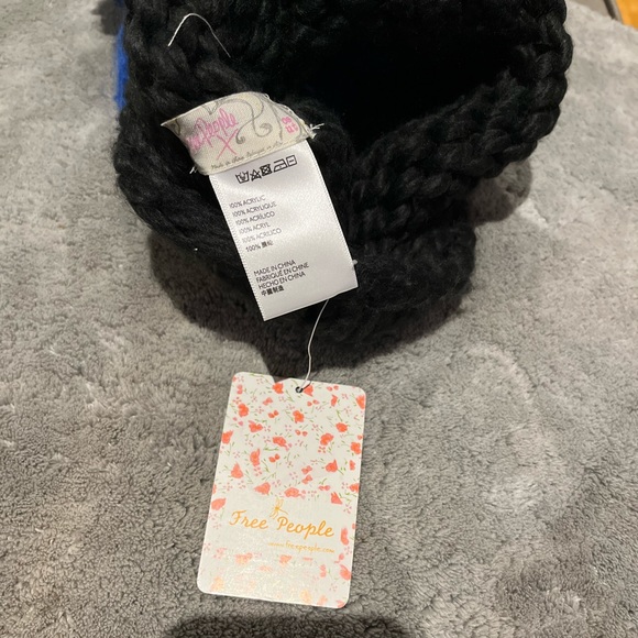 Free People Cozy Up Color Block Blue Black Pom Beanie Knit Winter Hat - Picture 4 of 7